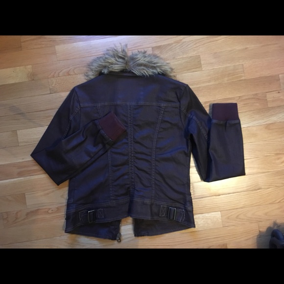 Over dyed denim jacket with faux fur collar - Picture 4 of 6